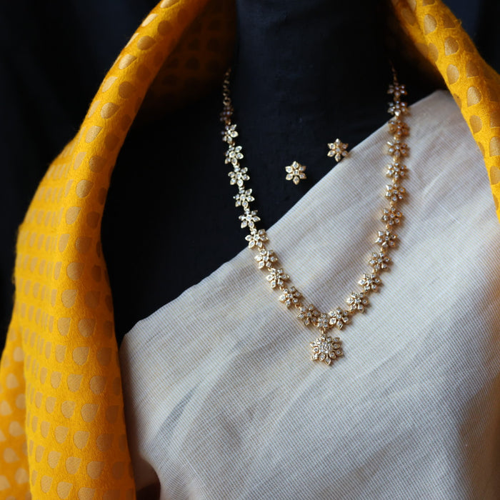 Heritage gold plated white stone short necklace H111