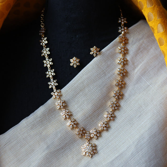 Heritage gold plated white stone short necklace H111