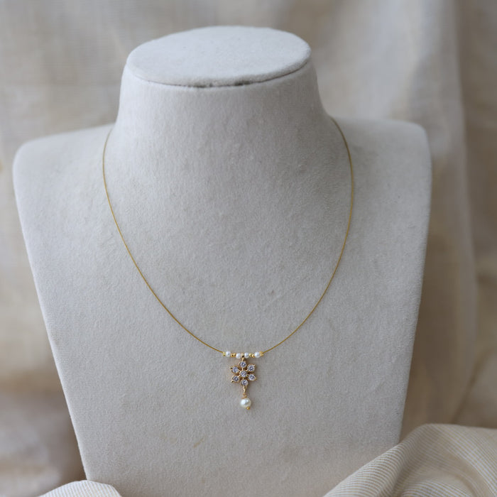 Heritage white stone invisible short necklace IN33899