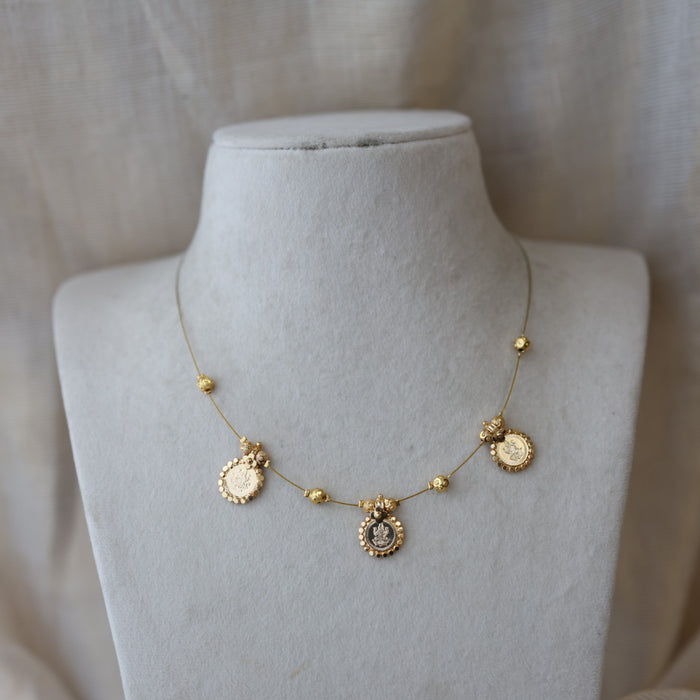 Heritage white stone invisible short necklace IN38999