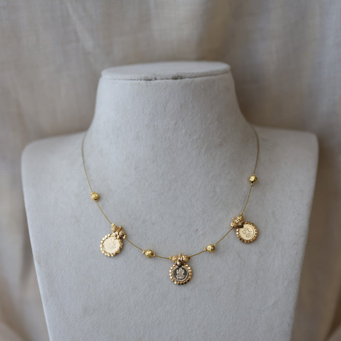 Heritage white stone invisible short necklace IN38999