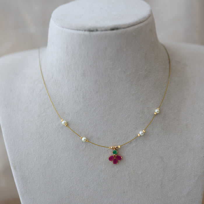 Heritage white stone invisible short necklace IN3899