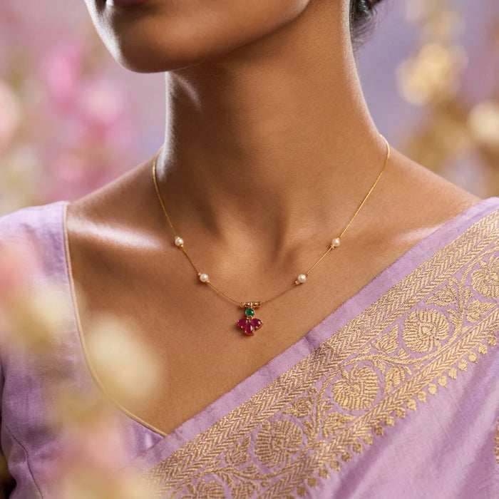 Heritage white stone invisible short necklace IN3899