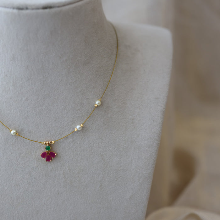 Heritage white stone invisible short necklace IN3899