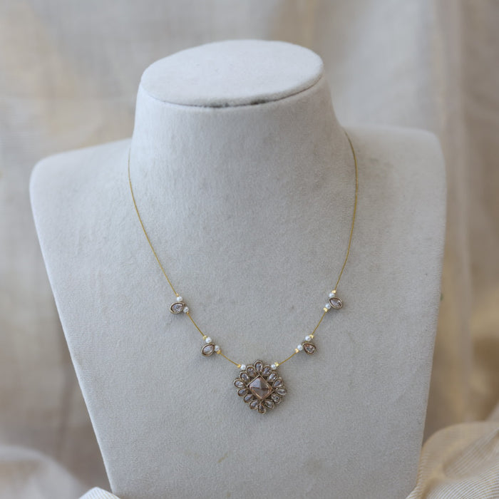 Heritage white stone invisible short necklace IN89088