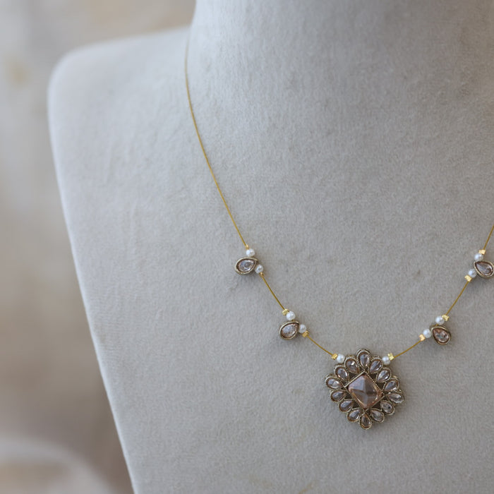 Heritage white stone invisible short necklace IN89088