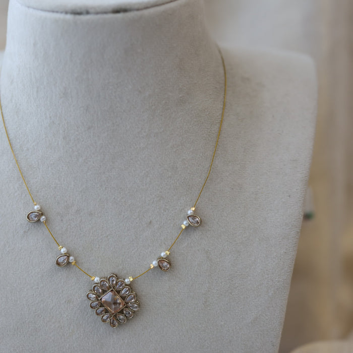 Heritage white stone invisible short necklace IN89088