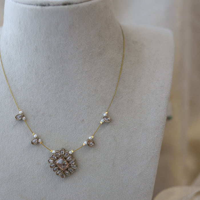 Heritage white stone invisible short necklace IN89088