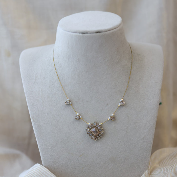 Heritage white stone invisible short necklace IN89088