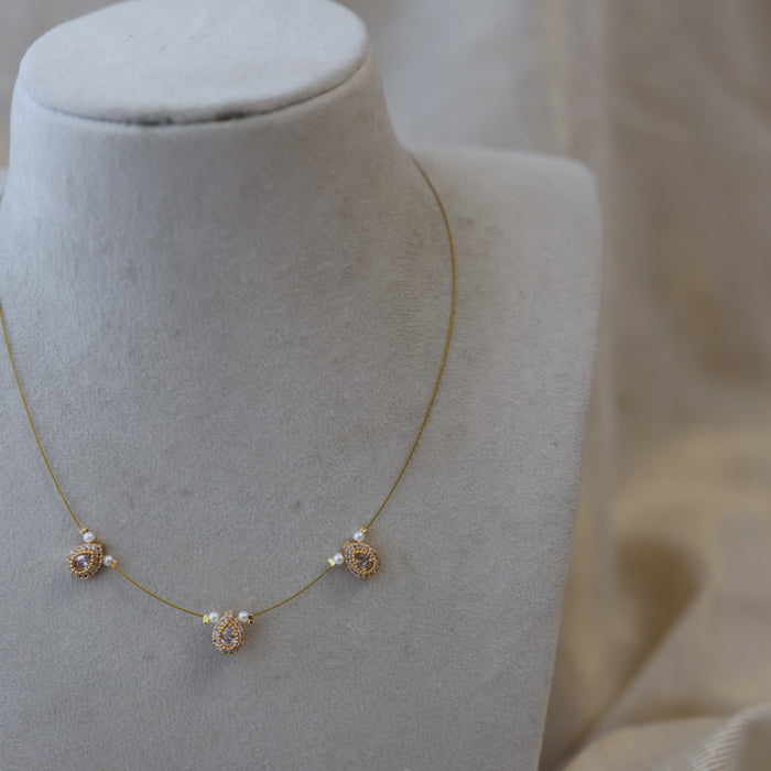 Heritage white stone invisible short necklace IN99222