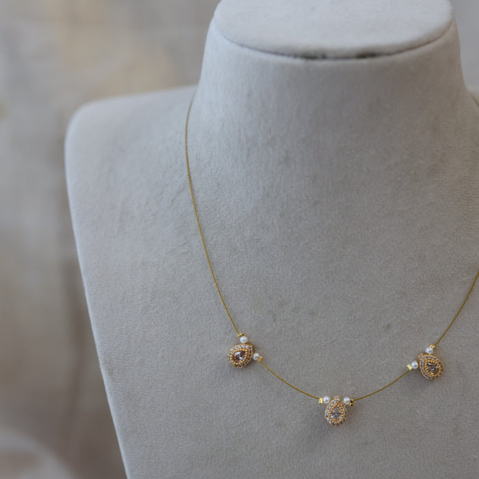 Heritage white stone invisible short necklace IN99222