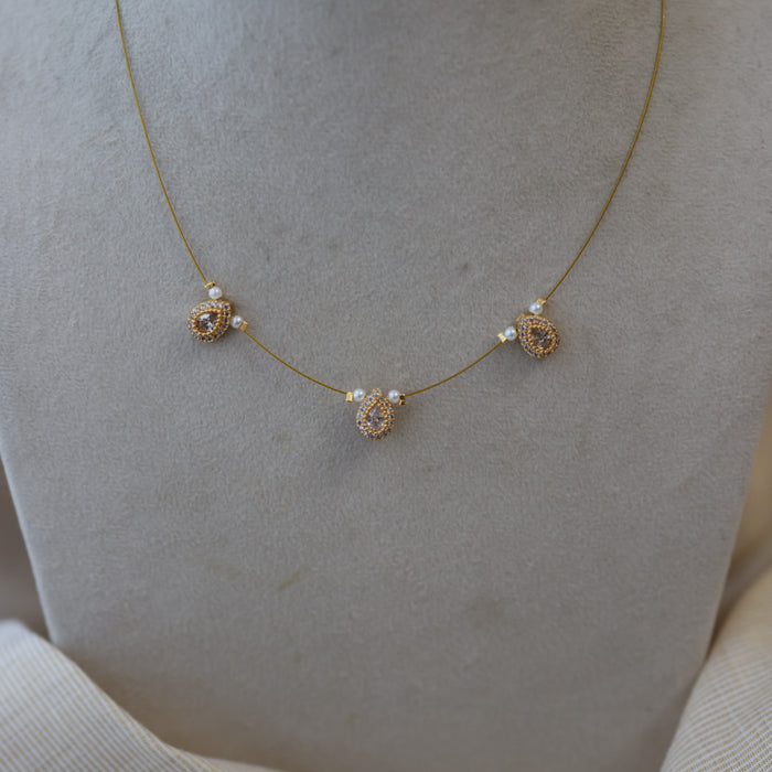 Heritage white stone invisible short necklace IN99222