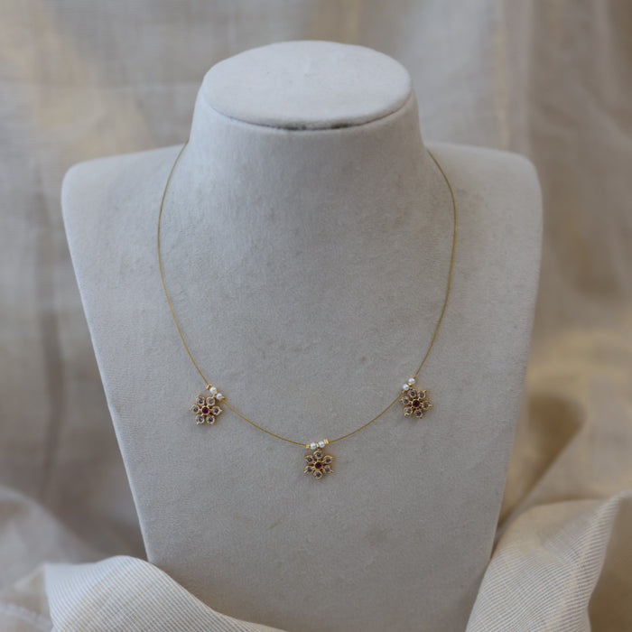 Heritage white stone invisible short necklace IN899