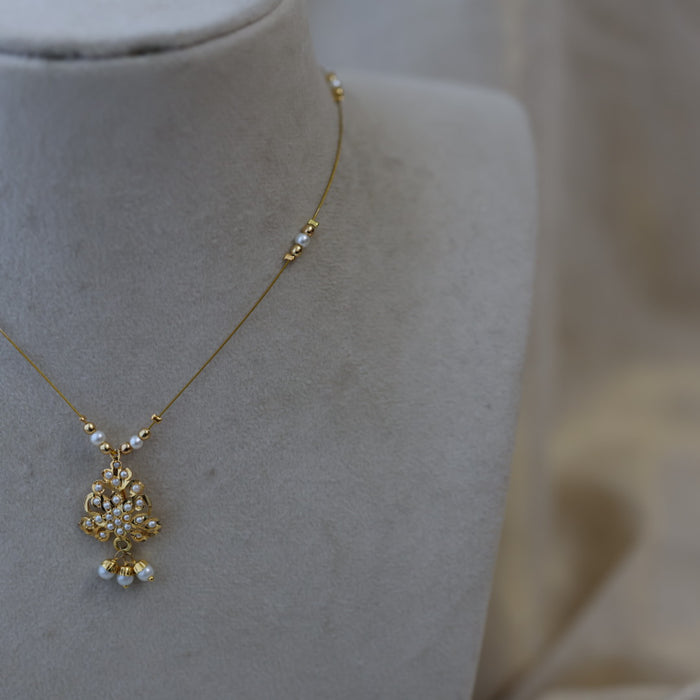Heritage white stone invisible short necklace IN3344