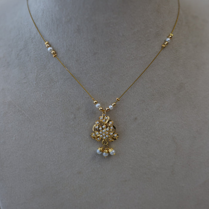 Heritage white stone invisible short necklace IN3344