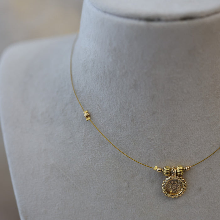 Heritage gold coin invisible short necklace IN3455