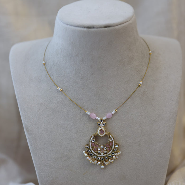 Heritage white stone invisible short necklace IN3455