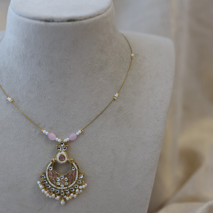 Heritage white stone invisible short necklace IN3455
