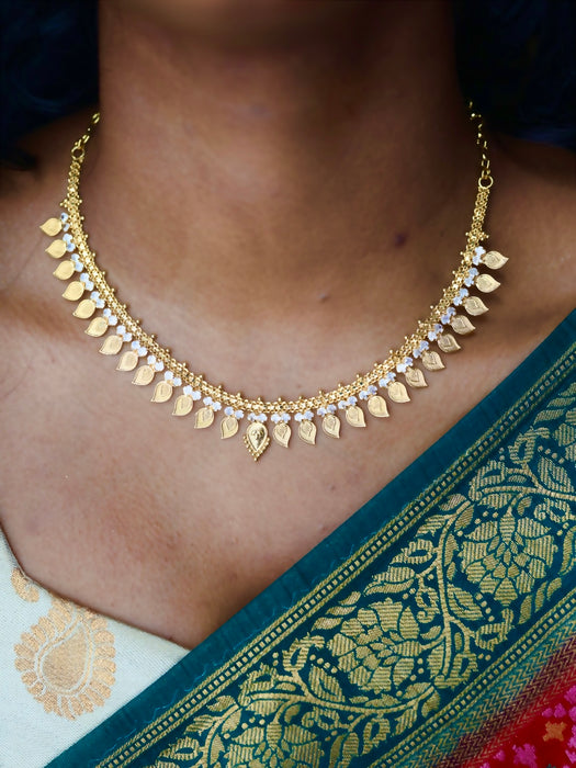 Heritage gold plated white stone mango short necklace H1457