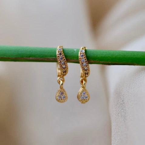 Heritage gold plated white stone hoop earrings HD1092