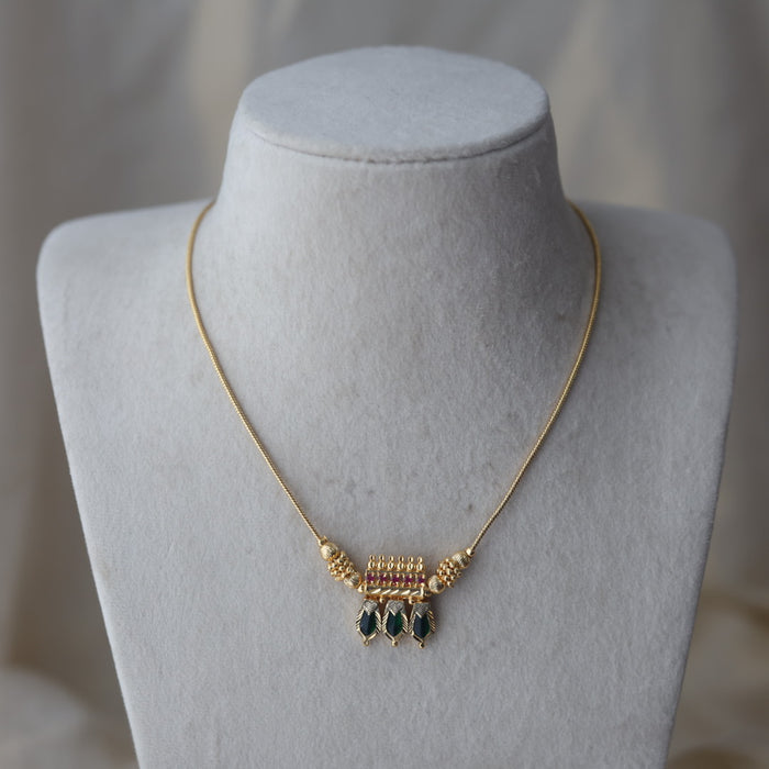 Heritage gold plated green stone short necklace H14566