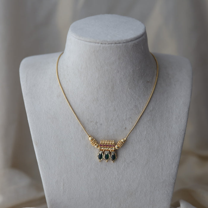 Heritage gold plated green stone short necklace H14566