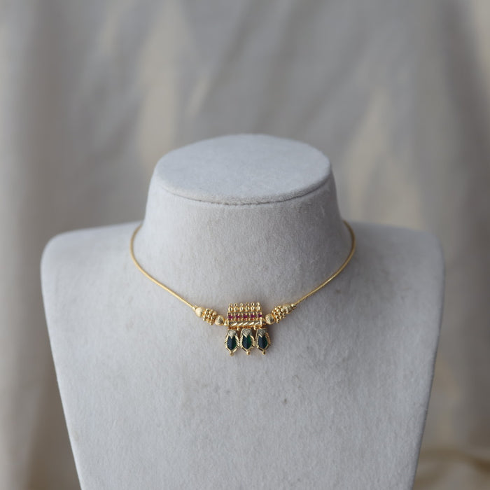 Heritage gold plated green stone short necklace H14566