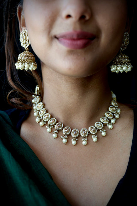 Trendy pearl bead short necklace with earrings and tikka TW141