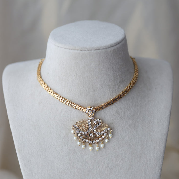 Heritage gold plated white stone short necklace H453