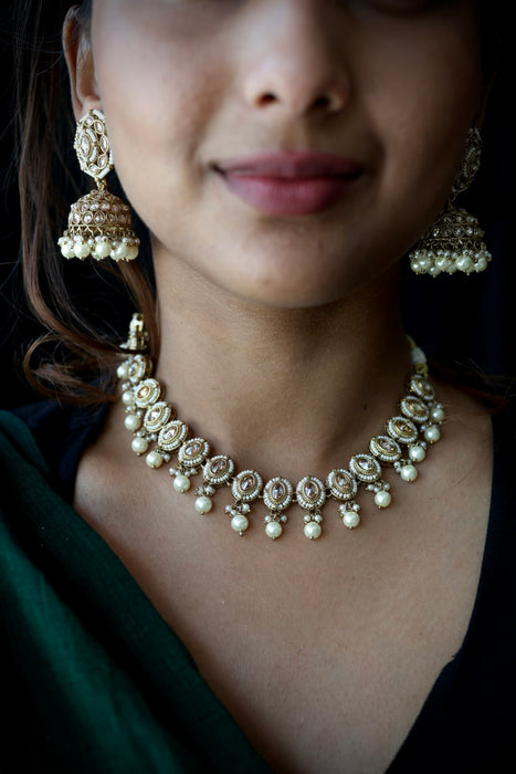 Trendy pearl bead short necklace with earrings and tikka TW141