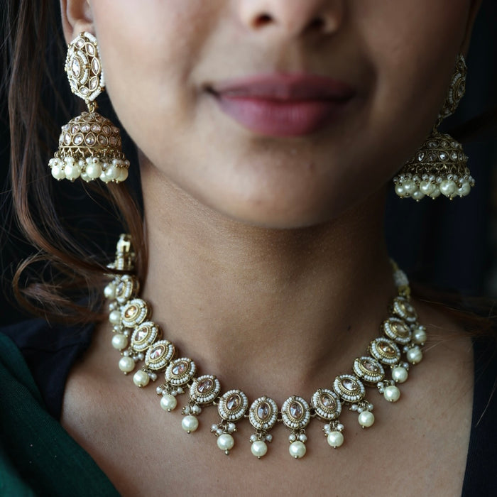 Trendy pearl bead short necklace with earrings and tikka TW141