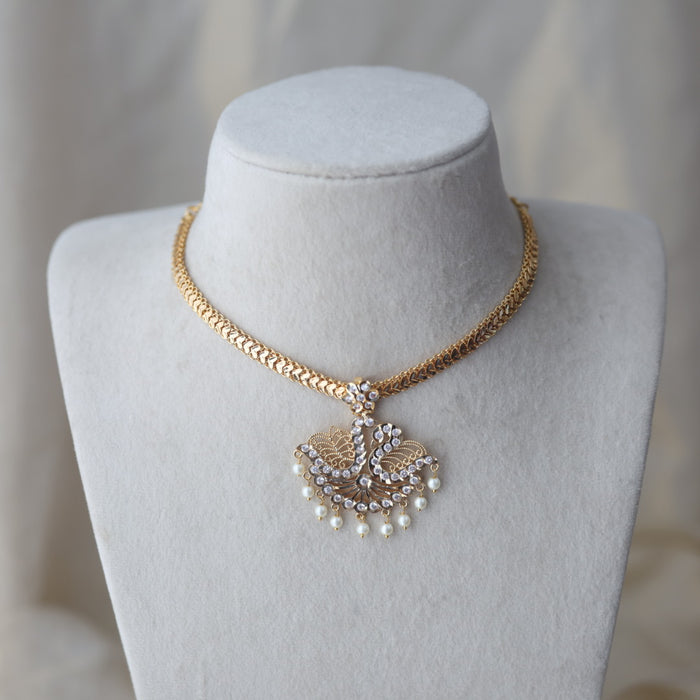 Heritage gold plated white stone short necklace H453