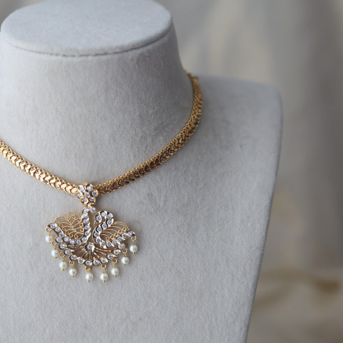 Heritage gold plated white stone short necklace H453
