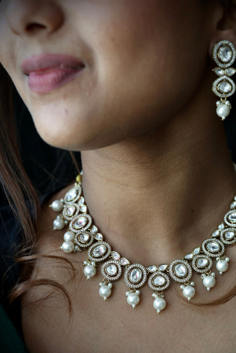 Trendy white stone short necklace and earrings TW305