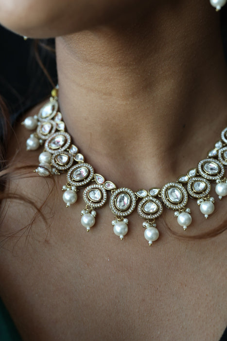 Trendy white stone short necklace and earrings TW305