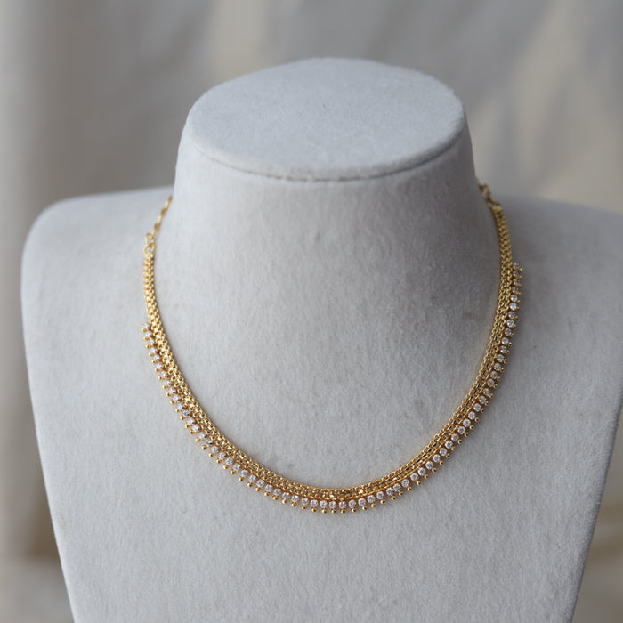 Heritage white stone short necklace H8243