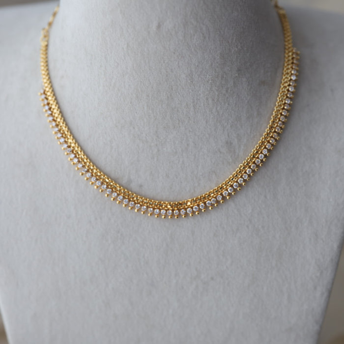 Heritage white stone short necklace H8243
