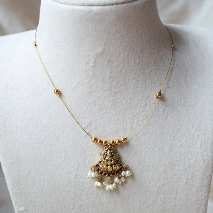 Antique green bead invisible short necklace IN456