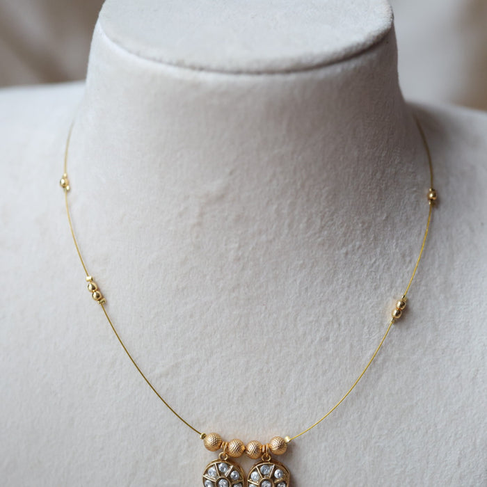 Antique invisible short necklace IN4558