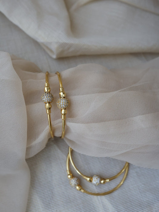 Heritage gold plated white stone bangle (1 set  of 2 bangles) HB206