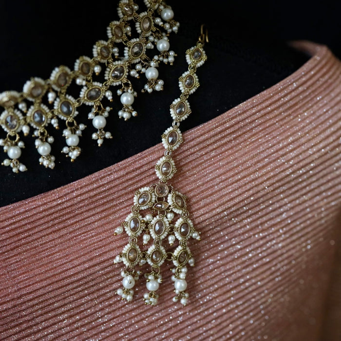 Trendy short necklace with earrings and tikka 1488121