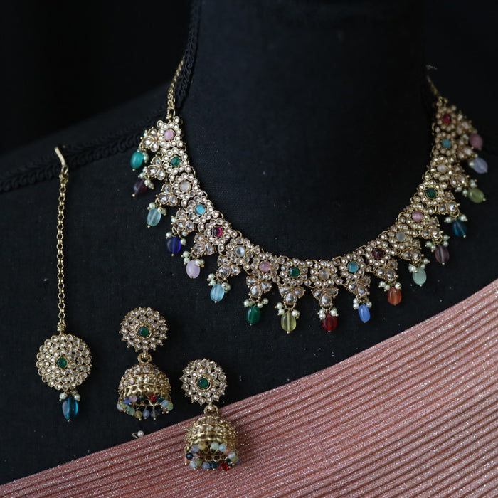Trendy short necklace with earrings and tikka 144887