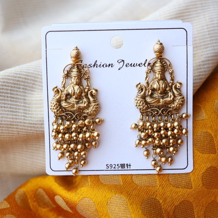 Antique gold studd earrings AD008