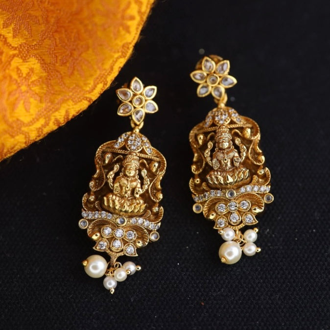 Antique gold flat earrings 124683