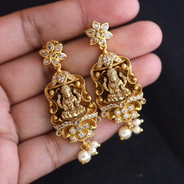 Antique gold flat earrings 124683