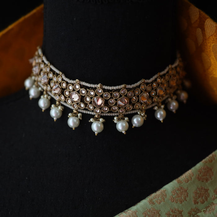 Trendy choker necklace with earrings and tikka 236598