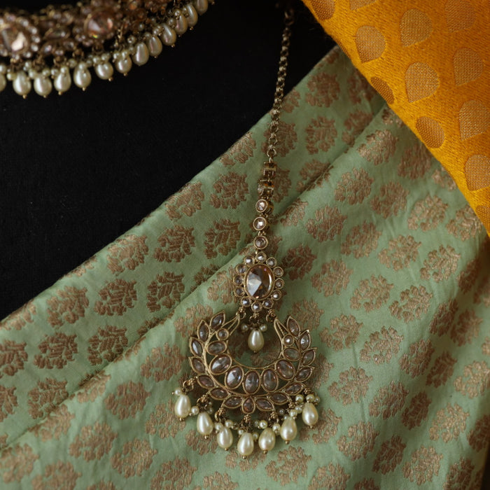 Trendy short necklace with earrings and tikka 21198