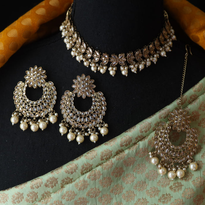 Trendy choker necklace with earrings and tikka 146588