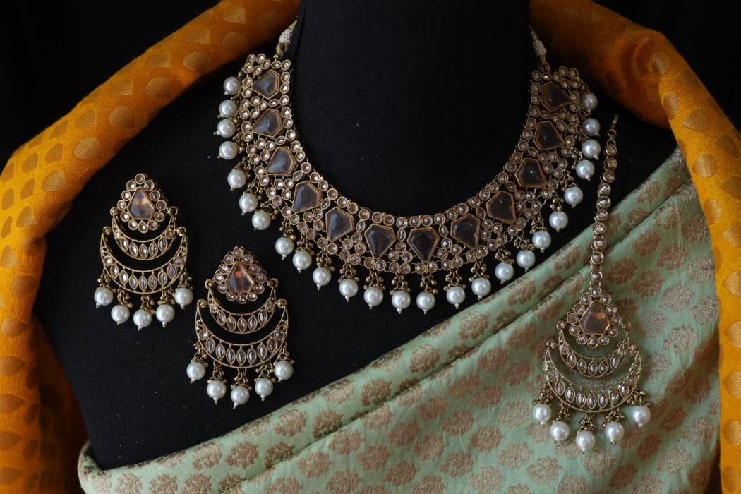 Trendy bead short necklace with earring and tikka 146587