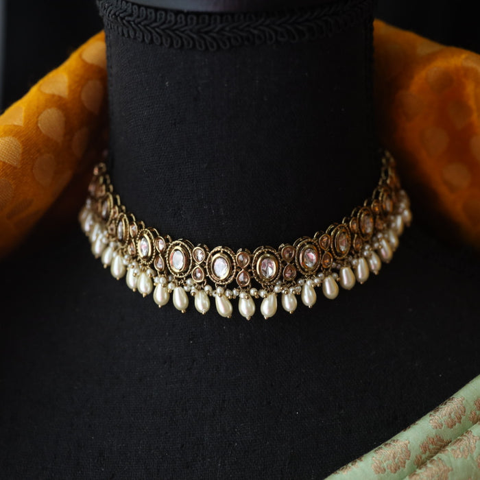 Trendy short necklace with earrings and tikka 43221